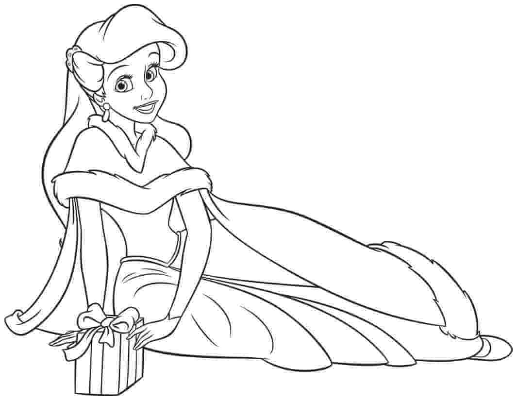 Dibujo de Sirenita Sentada Con Caja de Regalo para Colorear y Imprimir